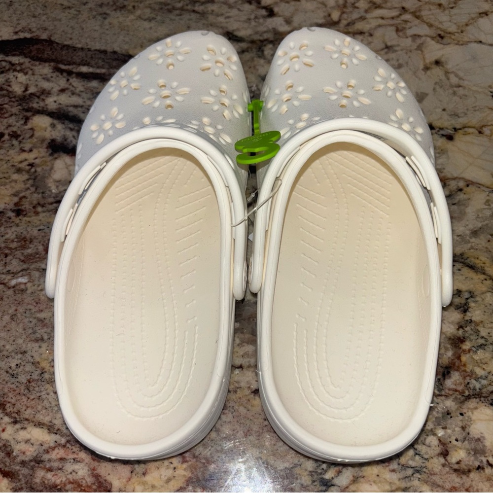 CROCS White Clogs with Floral Cutouts - Picture 4 of 8